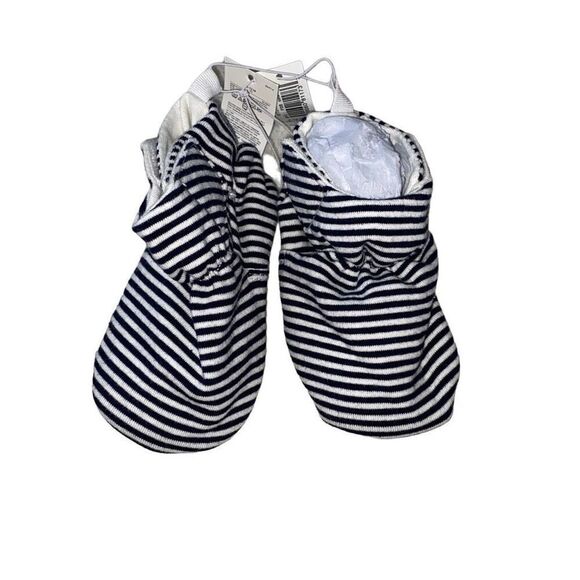 NWT Old Navy Neutral Slipper Socks - Picture 2 of 5